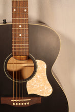 Load image into Gallery viewer, Art & Lutherie 042388 Legacy QIT Faded Black Concert Hall Acoustic Electric B-stock/Store Demo
