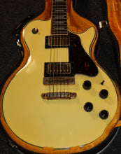 Load image into Gallery viewer, Performer PF300 White Made in Japan with original case Lawsuit Era Les Paul Copy vintage 1978-79