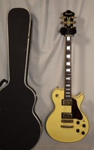Load image into Gallery viewer, Performer PF300 White Made in Japan with original case Lawsuit Era Les Paul Copy vintage 1978-79