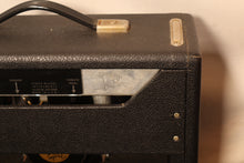 Load image into Gallery viewer, Fender Vibro Champ Amp tube combo amp vintage 1966 Silverface Drip Edge