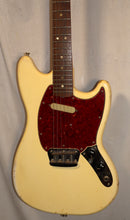Load image into Gallery viewer, Fender MusicMaster II Olympic White vintage 1966 24" Scale electric guitar