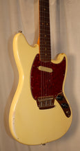 Load image into Gallery viewer, Fender MusicMaster II Olympic White vintage 1966 24" Scale electric guitar