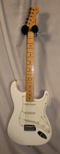 Load image into Gallery viewer, Fender Player Stratocaster Polar White Maple Fingerboard Made in Mexico