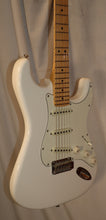 Load image into Gallery viewer, Fender Player Stratocaster Polar White Maple Fingerboard Made in Mexico