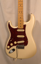 Load image into Gallery viewer, Fender Made in Mexico Player Plus Stratocaster Left-Handed Olympic Pearl used 2023