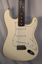 Load image into Gallery viewer, Fender Classic Series 70s Stratocaster Rosewood Fingerboard Olympic White with gig bag used 2003 Made in Mexico
