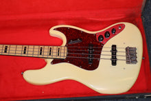 Load image into Gallery viewer, Fender Jazz Bass Olympic White Maple Fingerboard with original case 1971 vintage ALL ORIGINAL