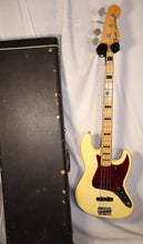 Load image into Gallery viewer, Fender Jazz Bass Olympic White Maple Fingerboard with original case 1971 vintage ALL ORIGINAL