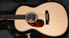 Load image into Gallery viewer, Larrivee OM-40R Left-Handed Spruce Top Rosewood Back & Sides Acoustic Guitar with case NEW Lefty