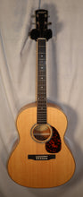 Load image into Gallery viewer, Larrivee L-05 Select Series Mahogany Back & Sides Spruce Top Gloss Finish Acoustic Guitar with case B-stock - Natural Gloss