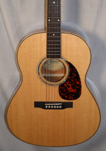 Load image into Gallery viewer, Larrivee L-05 Select Series Mahogany Back & Sides Spruce Top Gloss Finish Acoustic Guitar with case B-stock - Natural Gloss