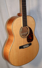 Load image into Gallery viewer, Larrivee L-05 Select Series Mahogany Back & Sides Spruce Top Gloss Finish Acoustic Guitar with case B-stock - Natural Gloss
