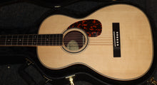 Load image into Gallery viewer, Larrivee OO‐40R Legacy Series Indian Rosewood Back & Sides Acoustic Guitar with case B-stock