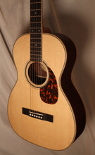 Load image into Gallery viewer, Larrivee OO‐40R Legacy Series Indian Rosewood Back & Sides Acoustic Guitar with case B-stock