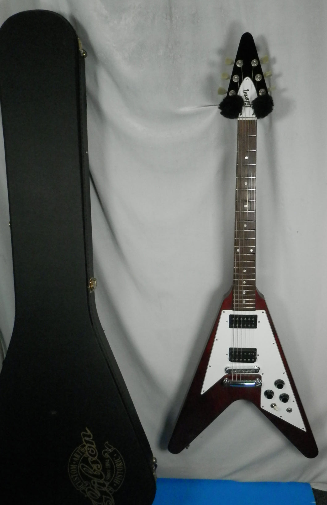 Gibson Flying V Faded Cherry with gig bag + case used 2006