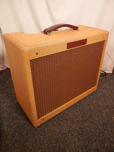 Load image into Gallery viewer, Victoria 20112 Tweed 1x12" Tube Combo Amplifier *Open Box / Demo*