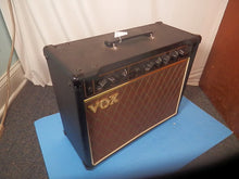 Load image into Gallery viewer, Vox VR30R Valve Reactor VR30 Reverb Hybrid Guitar Combo Amp used