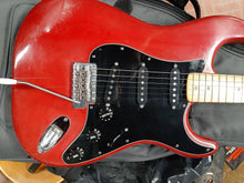 Load image into Gallery viewer, Fender USA Stratocaster with Lollar Blackface Pickups vintage 1979-80 Red
