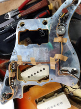 Load image into Gallery viewer, Fender Jazzmaster Sunburst vintage 1966 with reissue Fender case Setup for optimal playability

