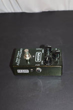 Load image into Gallery viewer, MXR Carbon Copy Analog Delay guitar effect pedal used
