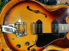 Load image into Gallery viewer, Gibson ES330TD Sunburst Thinline Hollow Body Electric Guitar with Bigsby and case vintage 1973 Factory 2nd
