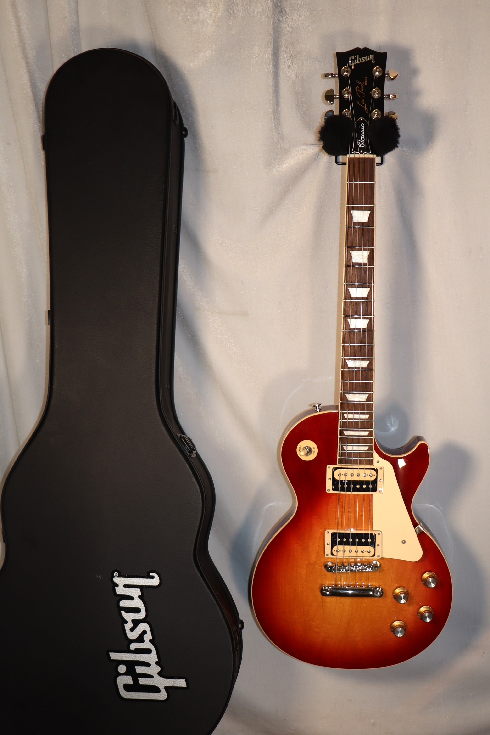 Gibson Les Paul Classic Cherry Sunburst with case 2023 – Al Bien