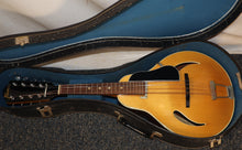 Load image into Gallery viewer, Framus Graziella A-style Mandolin Made in Germany with chipboard case vintage
