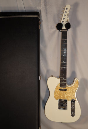 G&L 30th Anniversary Collection ASAT Classic Pearl Frost White with COA + case used 2010 Fullterton, CA USA