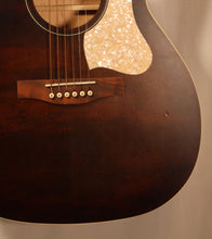 Load image into Gallery viewer, Art &amp; Lutherie 045570 Legacy Bourbon Burst Concert Hall Acoustic Store Demo / B-stock / new old stock

