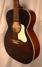 Load image into Gallery viewer, Art &amp; Lutherie 045570 Legacy Bourbon Burst Concert Hall Acoustic Store Demo / B-stock / new old stock
