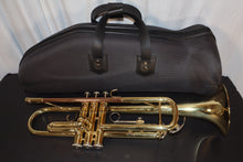 Load image into Gallery viewer, JZ Music Bb Student Trumpet with case + 7C mouthpiece used
