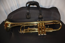 Load image into Gallery viewer, JZ Music Bb Student Trumpet with case + 7C mouthpiece used
