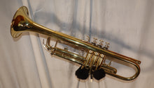 Load image into Gallery viewer, JZ Music Bb Student Trumpet with case + 7C mouthpiece used
