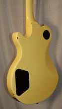 Load image into Gallery viewer, Performer PF300 White Made in Japan with original case Lawsuit Era Les Paul Copy vintage 1978-79
