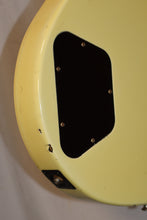 Load image into Gallery viewer, Performer PF300 White Made in Japan with original case Lawsuit Era Les Paul Copy vintage 1978-79
