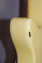 Load image into Gallery viewer, Performer PF300 White Made in Japan with original case Lawsuit Era Les Paul Copy vintage 1978-79

