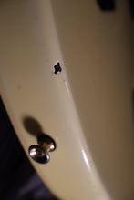 Load image into Gallery viewer, Performer PF300 White Made in Japan with original case Lawsuit Era Les Paul Copy vintage 1978-79

