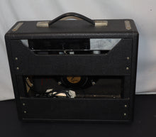 Load image into Gallery viewer, Fender Vibro Champ Amp tube combo amp vintage 1966 Silverface Drip Edge
