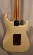Load image into Gallery viewer, Fender Made in Mexico Player Plus Stratocaster Left-Handed Olympic Pearl used 2023
