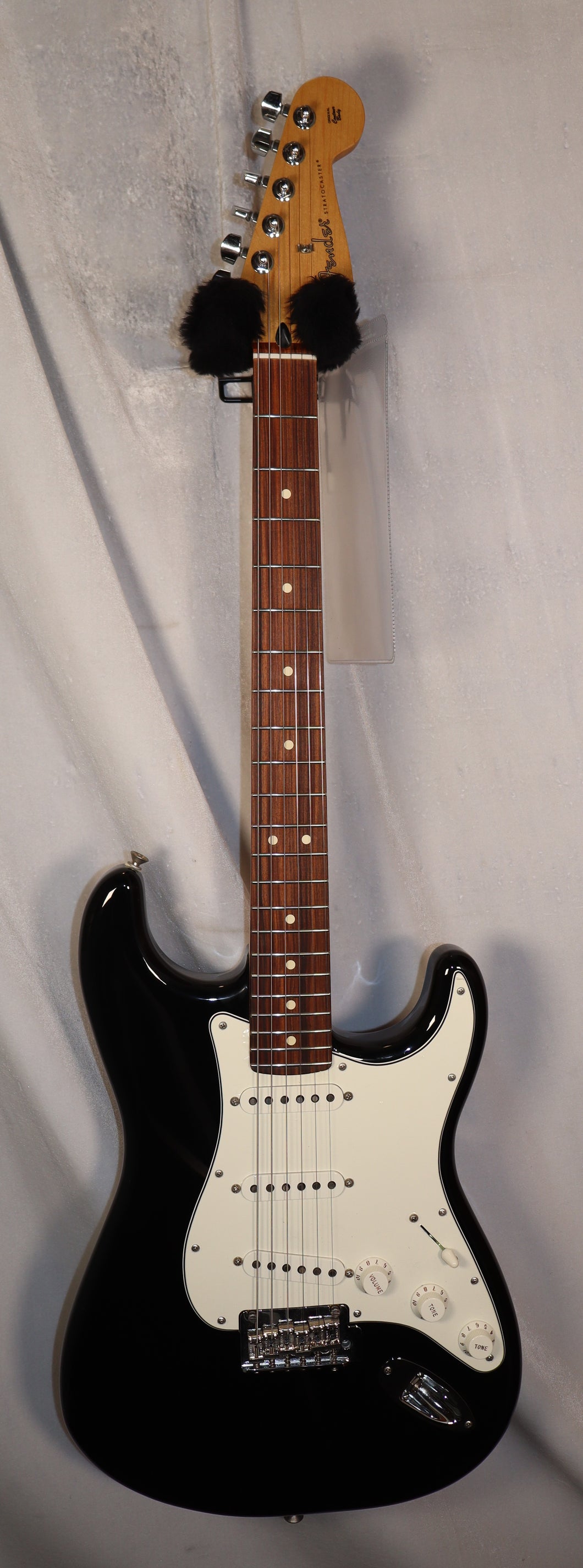 Fender Player Stratocaster Pau Ferro Fingerboard Black Made in Mexico 2020