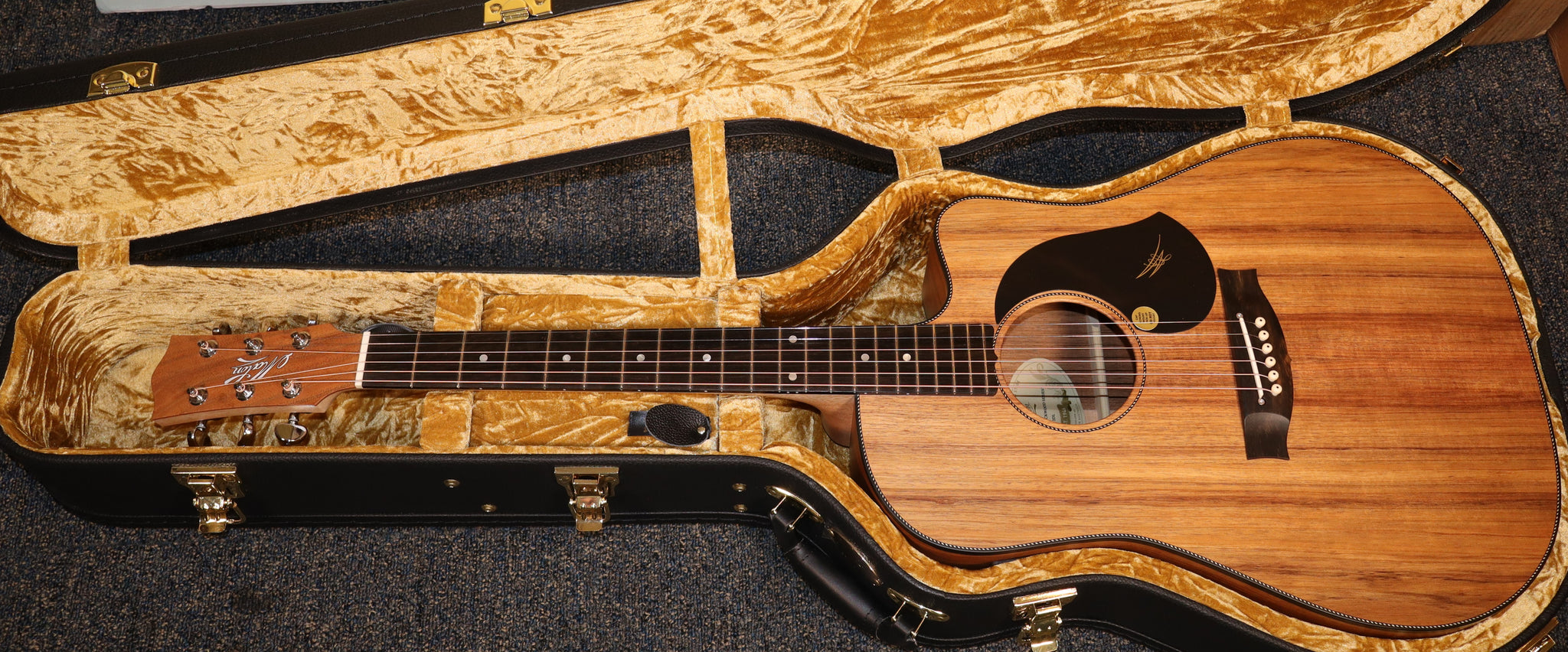 Acoustic Guitars – Tagged 