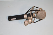 Load image into Gallery viewer, Blue Dragonfly Cardioid Condenser Microphone with Rotating Head
