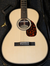 Load image into Gallery viewer, Larrivee 00-40R Indian Rosewood Back &amp; Sides Alpine Moon Spruce Top Legacy Series Parlor Acoustic

