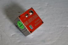 Load image into Gallery viewer, Mutronics Dan Armstrong Orange Squeezer Compressor effect used
