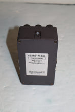 Load image into Gallery viewer, Alabs TimeSlip Delay guitar effect pedal used
