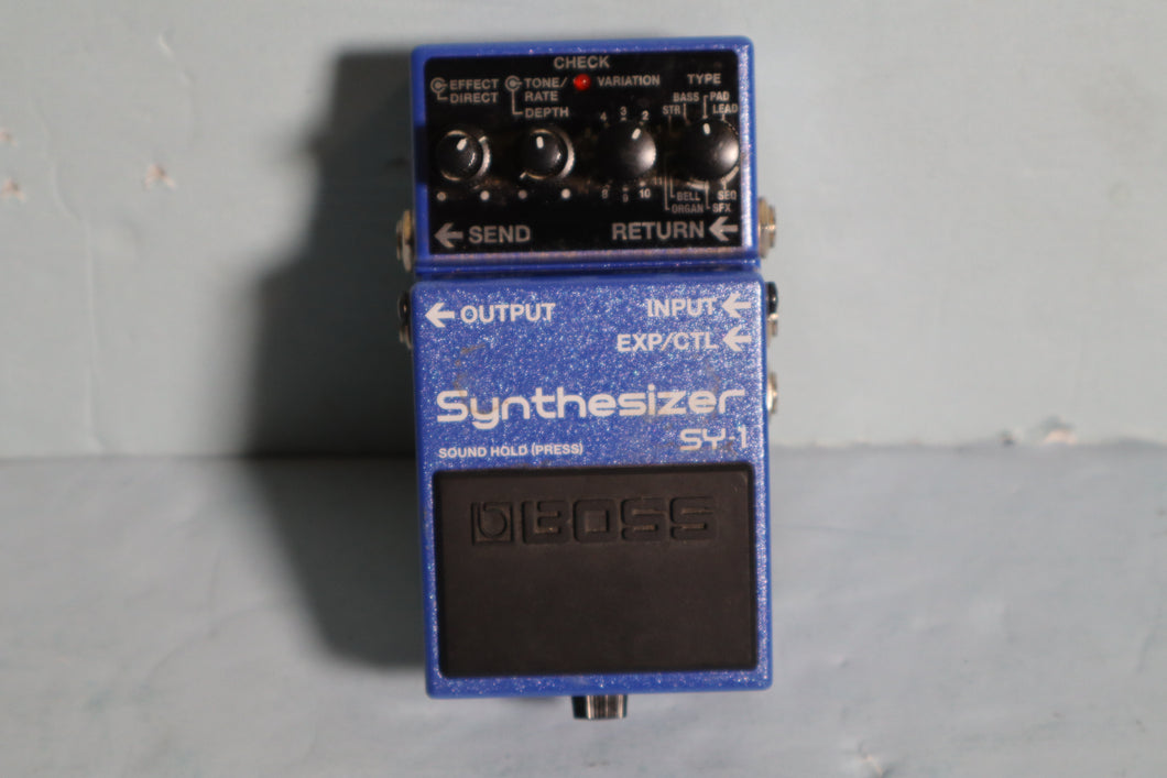 Boss SY-1 Synthesizer guitar effect pedal used