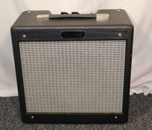 Load image into Gallery viewer, Fender Pro Junior 1x10&quot; 15 watt Guitar Tube Combo Amp 1997 Made in USA
