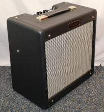 Load image into Gallery viewer, Fender Pro Junior 1x10&quot; 15 watt Guitar Tube Combo Amp 1997 Made in USA
