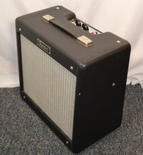 Load image into Gallery viewer, Fender Pro Junior 1x10&quot; 15 watt Guitar Tube Combo Amp 1997 Made in USA

