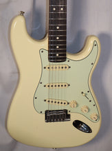Load image into Gallery viewer, Fender American Standard Stratocaster Arctic White 1988
